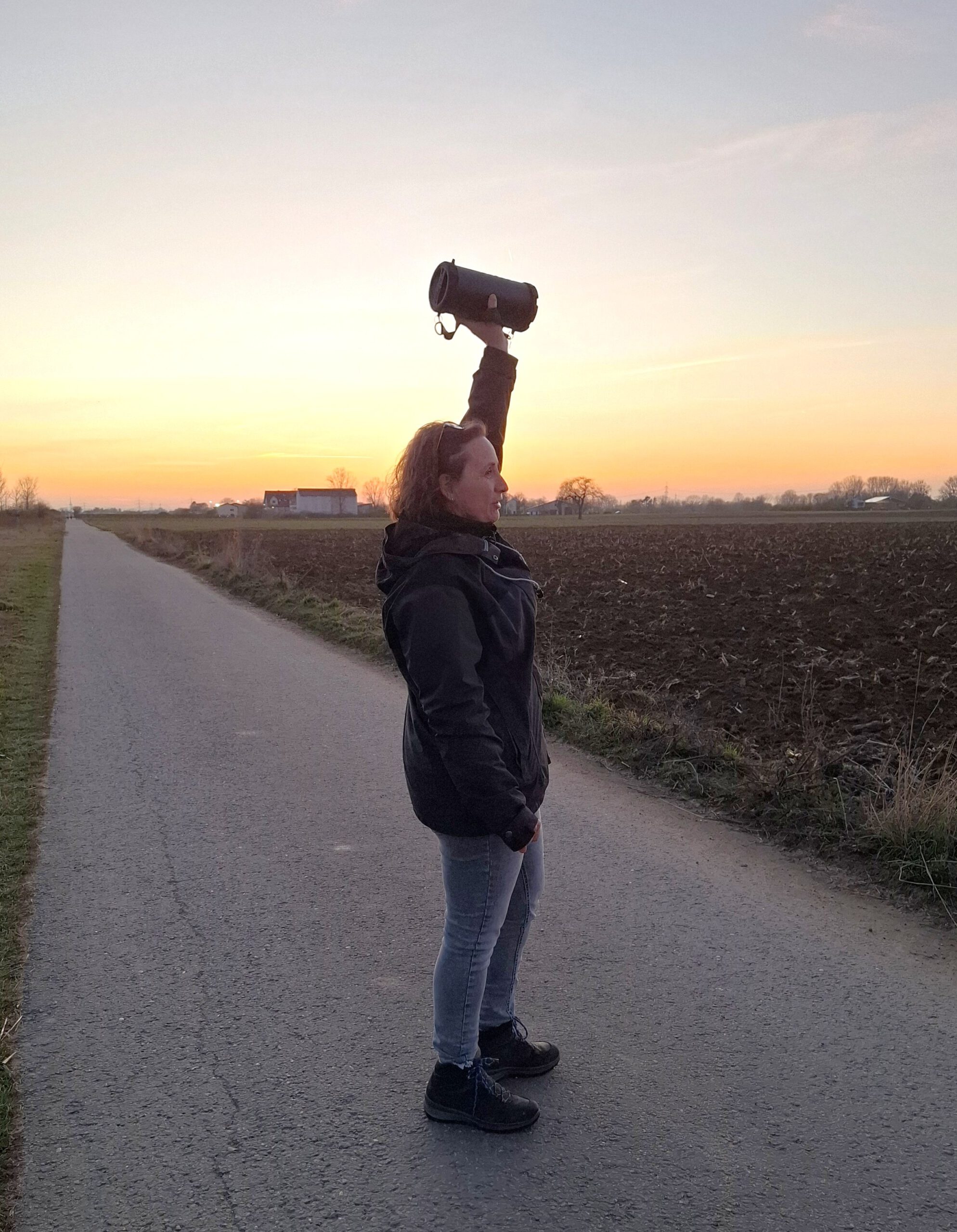 Nadja Salzmann bei Rebhuhnkartierung in Heddesheim